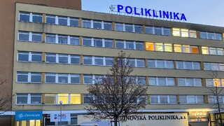 Suterén polikliniky Ružinov po daždi zatopilo. Škody odstraňujú