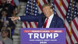 Chce verdikt pri voľbách, nie na súde. Kandiduje Trump na prezidenta, aby sa vyhol väzeniu?