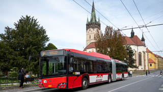 Prešov spúšťa platby kartou v MHD.
Primátor hovorí o manažérskych chybách, ktoré službu zdržali